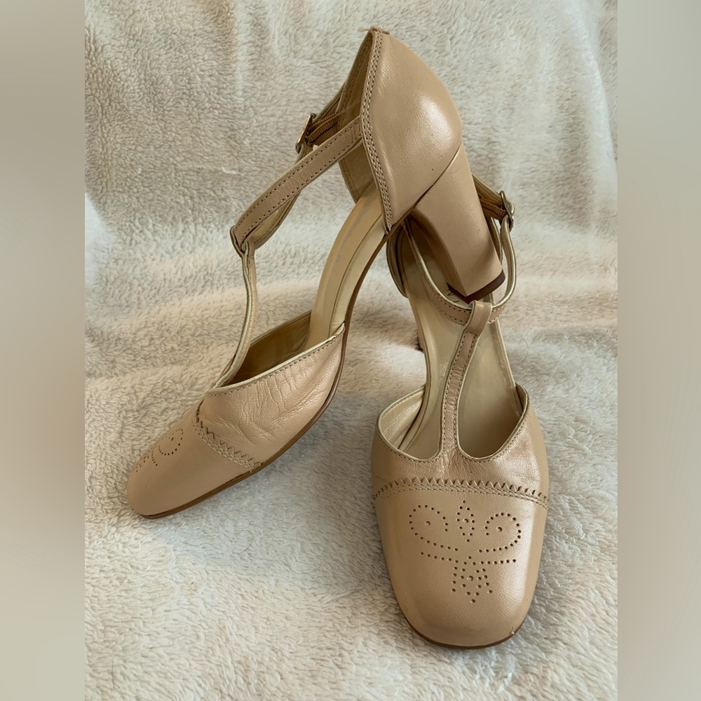 Gianni Bini T-Strap Nude Block Heel sz 6.5
